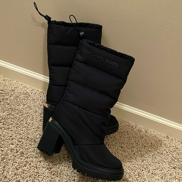 NWOT 🎉Michael Kors Women's Holt Quilted High Heel Boots - Picture 3 of 6